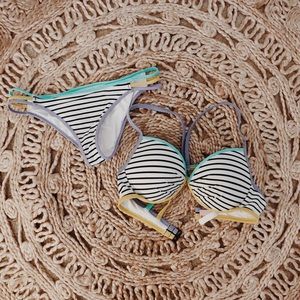 VICTORIA SECRET: STRIPPED BIKINI